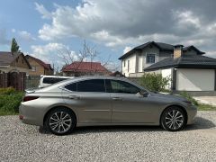 Photo of the vehicle Lexus ES