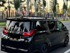 Photo of the vehicle Toyota Alphard