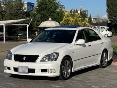 Photo of the vehicle Toyota Crown