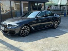 Photo of the vehicle BMW 5 Series