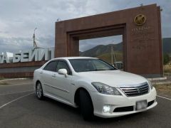 Photo of the vehicle Toyota Crown