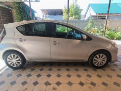 Сүрөт унаа Toyota Prius c