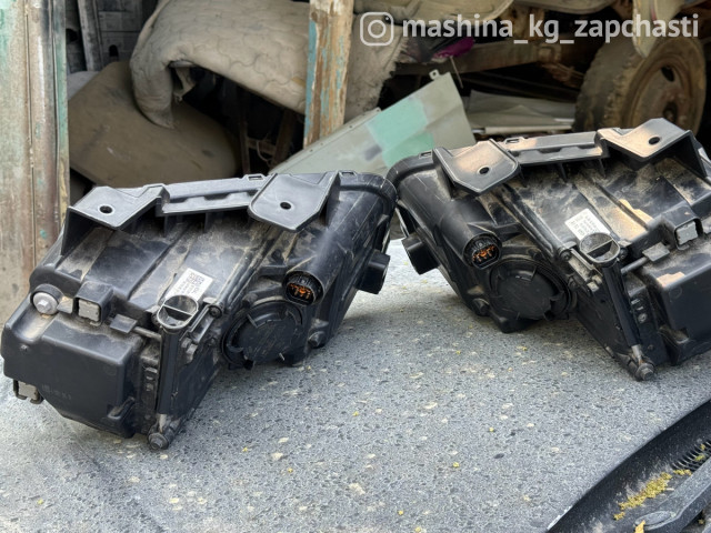 Vehicles for spare parts - Фар левый правый Hyundai Kona