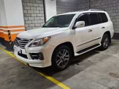 Photo of the vehicle Lexus LX