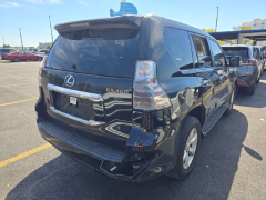 Photo of the vehicle Lexus GX