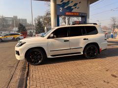 Photo of the vehicle Lexus LX