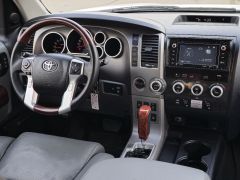 Сүрөт унаа Toyota Sequoia