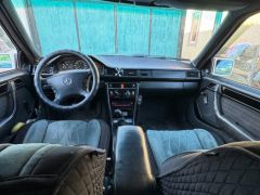 Сүрөт унаа Mercedes-Benz W124