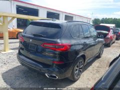 Photo of the vehicle BMW X5