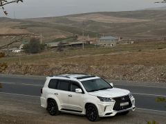 Photo of the vehicle Lexus LX