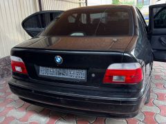 Photo of the vehicle BMW 5 Series