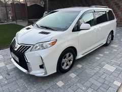 Фото авто Toyota Sienna