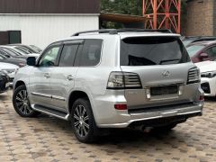 Photo of the vehicle Lexus LX