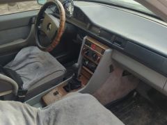 Сүрөт унаа Mercedes-Benz W124