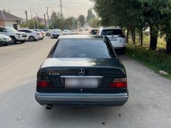 Сүрөт унаа Mercedes-Benz W124