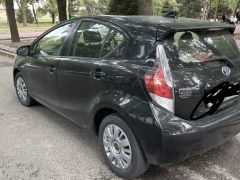 Сүрөт унаа Toyota Prius c