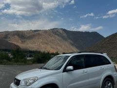 Сүрөт унаа Toyota RAV4