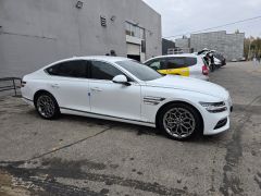 Photo of the vehicle Genesis G80