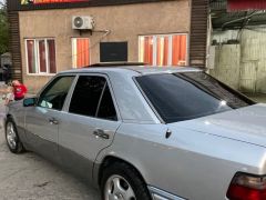 Сүрөт унаа Mercedes-Benz W124