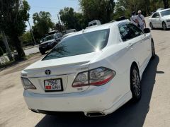 Photo of the vehicle Toyota Crown