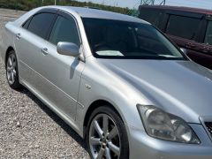 Photo of the vehicle Toyota Crown