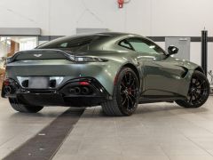 Фото авто Aston Martin V8 Vantage
