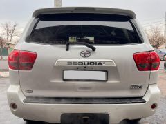 Сүрөт унаа Toyota Sequoia