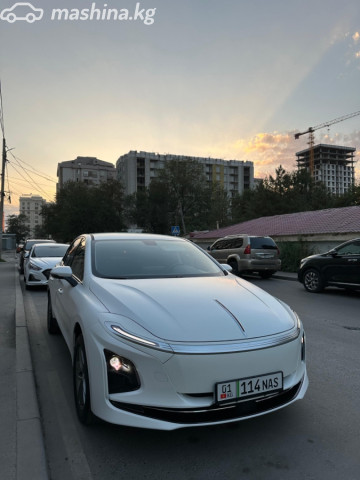 Hongqi E-QM5