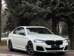 Photo of the vehicle BMW M5