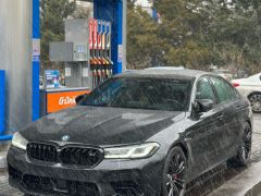 Photo of the vehicle BMW M5