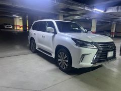 Photo of the vehicle Lexus LX