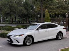 Photo of the vehicle Lexus ES