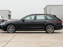 Photo of the vehicle Audi S4