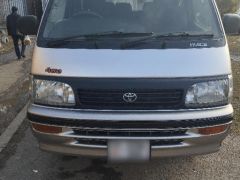 Сүрөт унаа Toyota HiAce