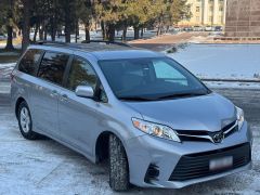 Фото авто Toyota Sienna