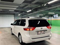 Photo of the vehicle Toyota Sienna