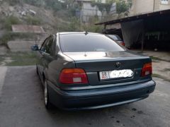 Photo of the vehicle BMW 5 Series