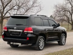 Photo of the vehicle Toyota Land Cruiser