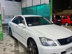 Photo of the vehicle Toyota Crown