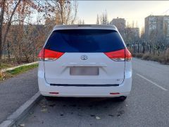 Сүрөт унаа Toyota Sienna