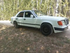 Сүрөт унаа Mercedes-Benz W124