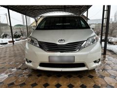 Фото авто Toyota Sienna