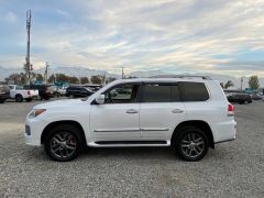 Photo of the vehicle Lexus LX