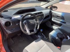 Сүрөт унаа Toyota Prius c