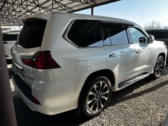 Photo of the vehicle Lexus LX