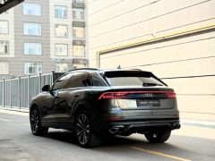 Photo of the vehicle Audi Q8