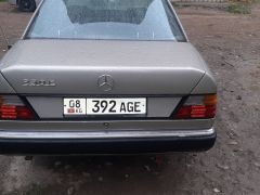 Сүрөт унаа Mercedes-Benz W124