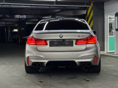 Photo of the vehicle BMW M5