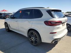 Photo of the vehicle BMW X5