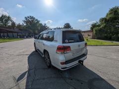 Photo of the vehicle Toyota Land Cruiser